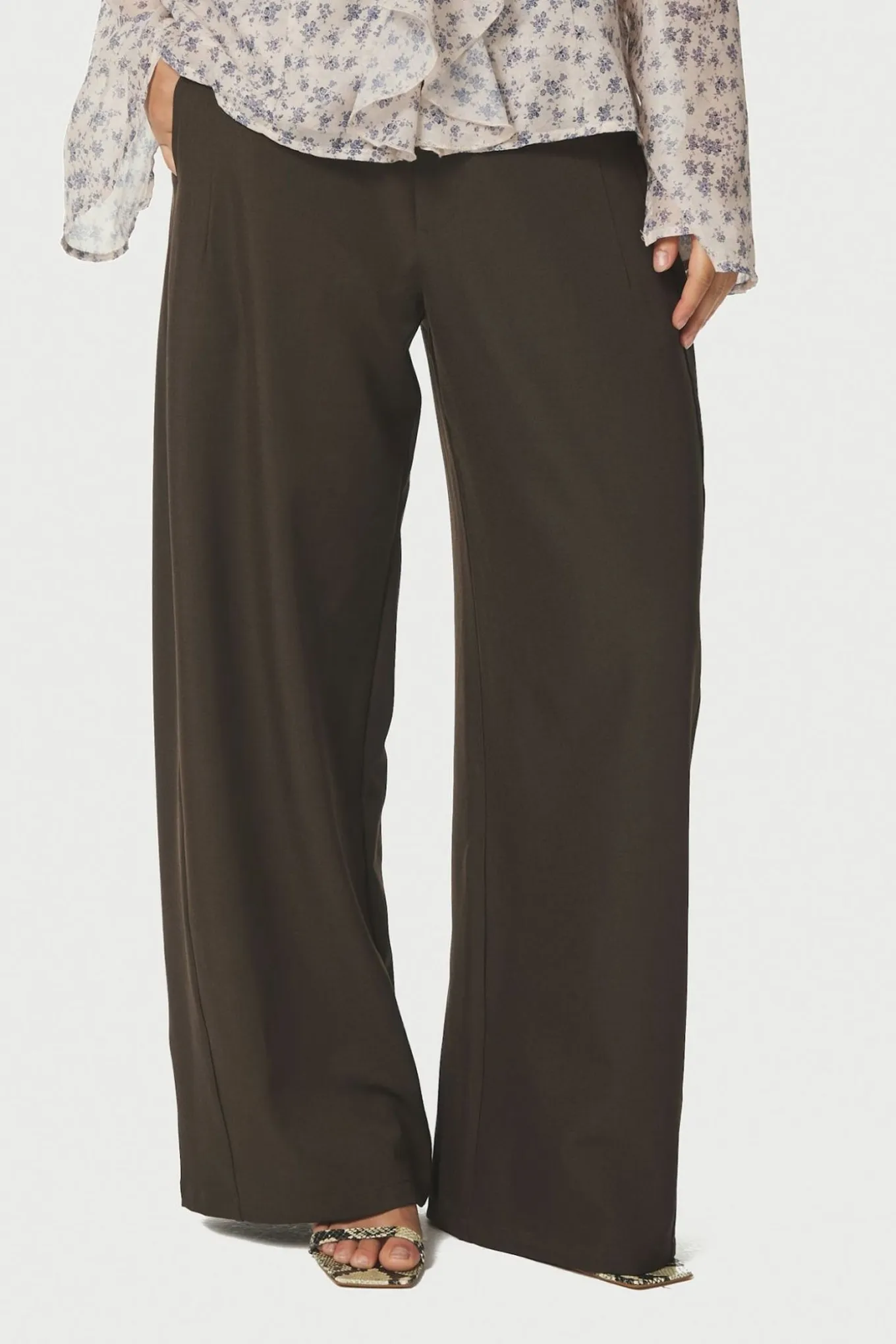 Essiall Structure Pants Dark brown 168522